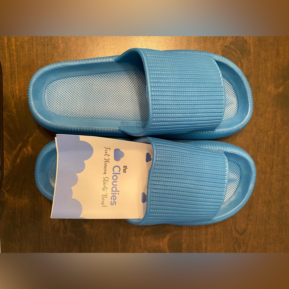 Women’s The Cloudies  Light Blue Slide Slippers Size 42-43 (10) NWOT